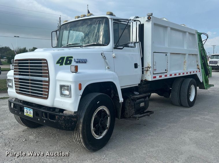 image for item DQ0910 1993 Ford L7000  refuse truck