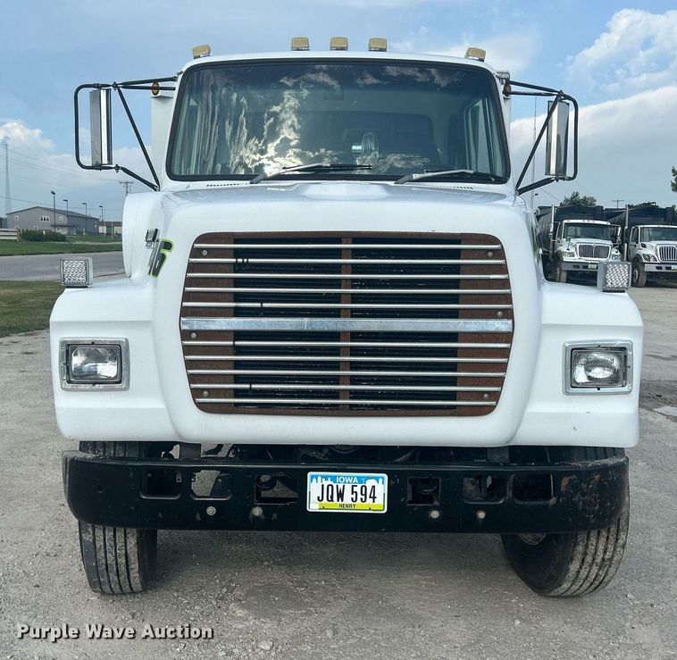 image for item DQ0910 1993 Ford L7000  refuse truck