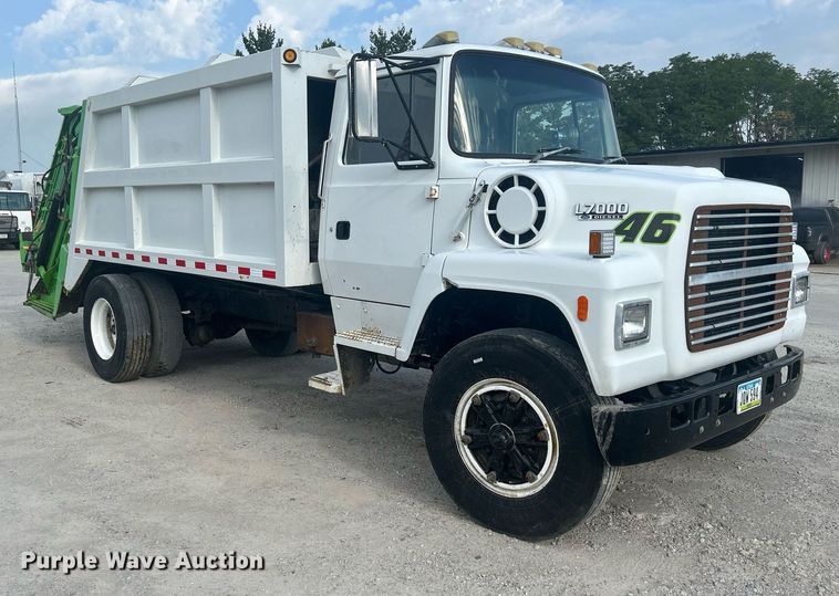image for item DQ0910 1993 Ford L7000  refuse truck