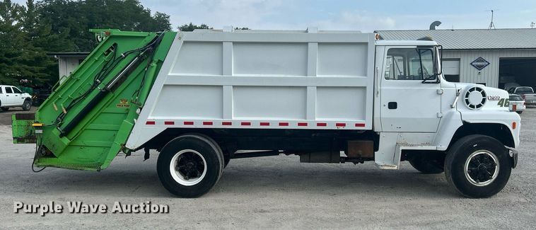 image for item DQ0910 1993 Ford L7000  refuse truck