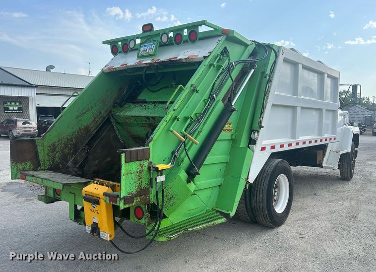 image for item DQ0910 1993 Ford L7000  refuse truck