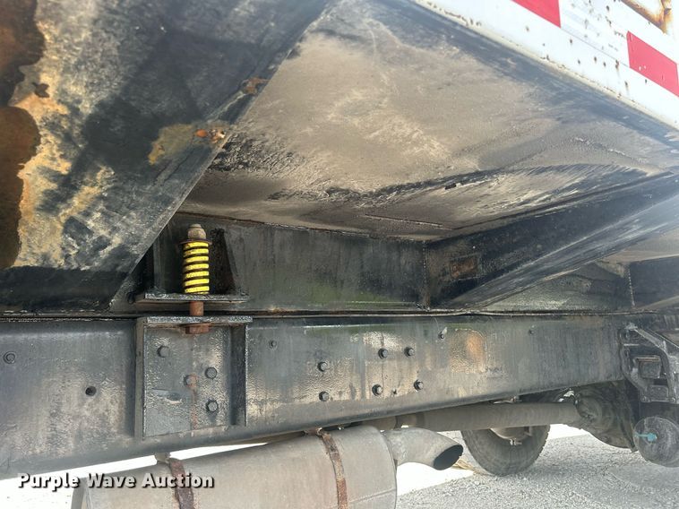 image for item DQ0910 1993 Ford L7000  refuse truck