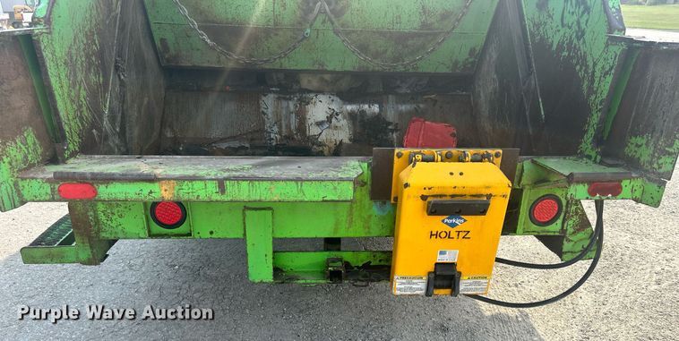 image for item DQ0910 1993 Ford L7000  refuse truck