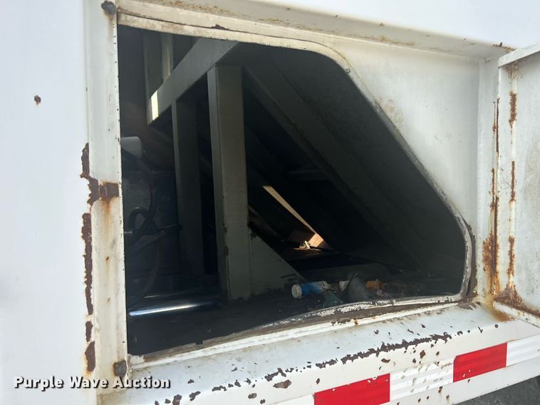 image for item DQ0910 1993 Ford L7000  refuse truck