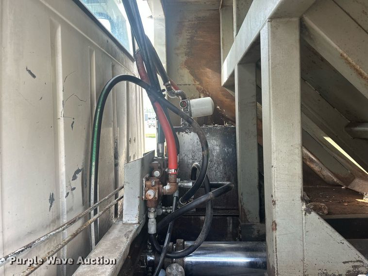 image for item DQ0910 1993 Ford L7000  refuse truck