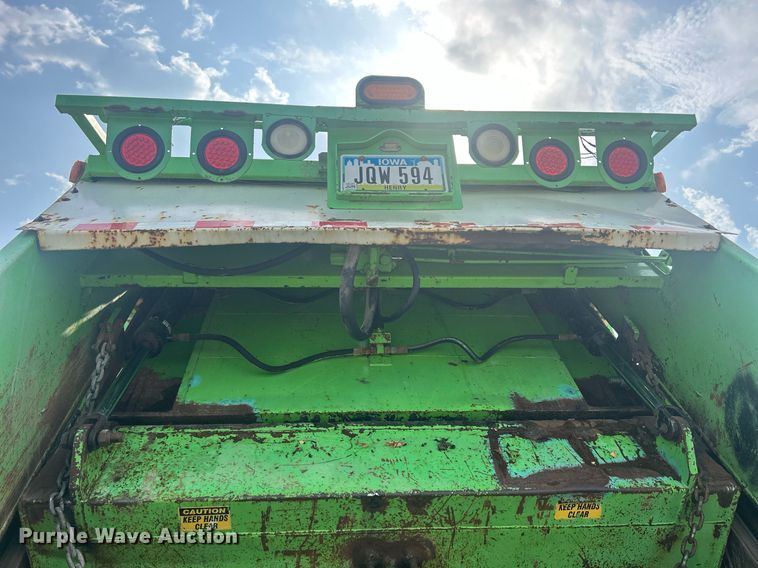 image for item DQ0910 1993 Ford L7000  refuse truck