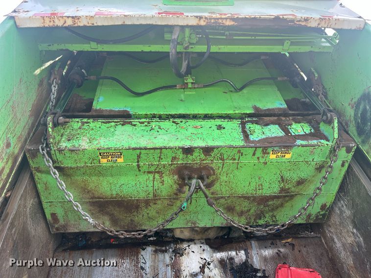 image for item DQ0910 1993 Ford L7000  refuse truck