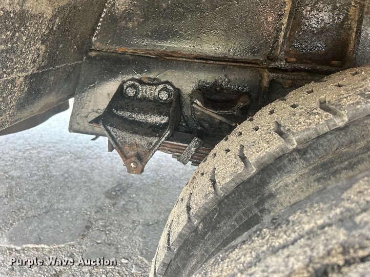 image for item DQ0910 1993 Ford L7000  refuse truck