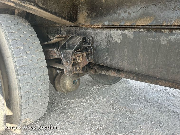 image for item DQ0910 1993 Ford L7000  refuse truck