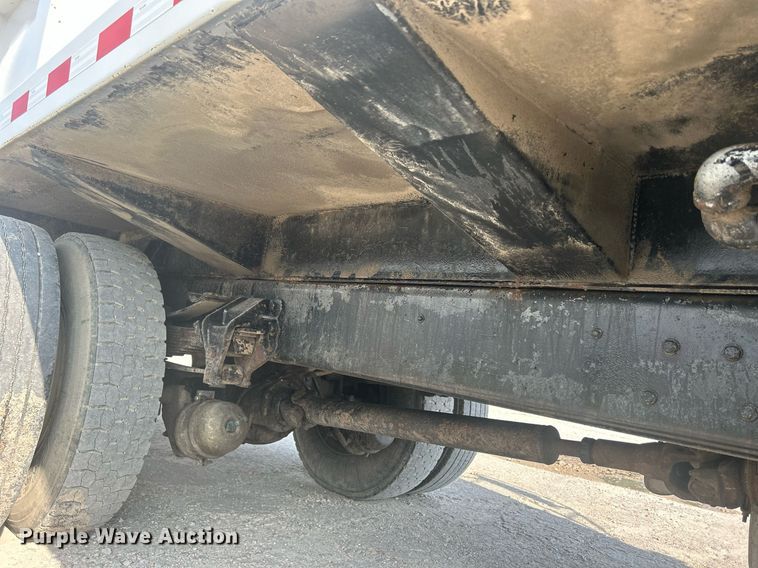 image for item DQ0910 1993 Ford L7000  refuse truck