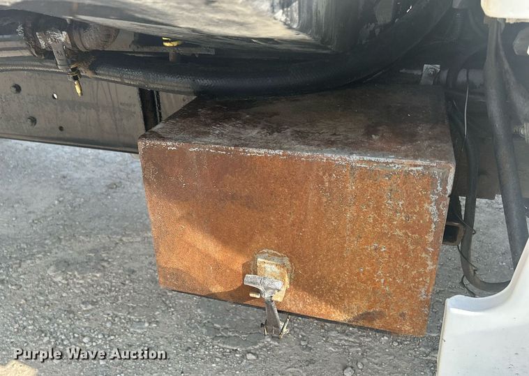 image for item DQ0910 1993 Ford L7000  refuse truck