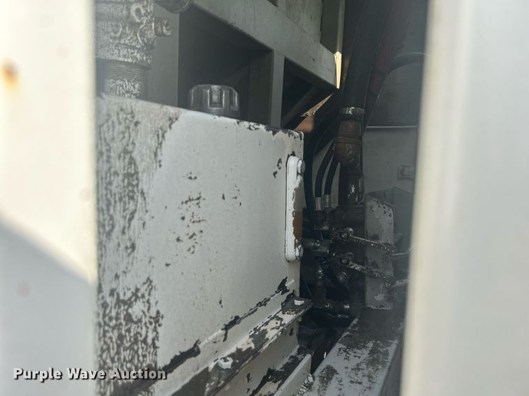 image for item DQ0910 1993 Ford L7000  refuse truck