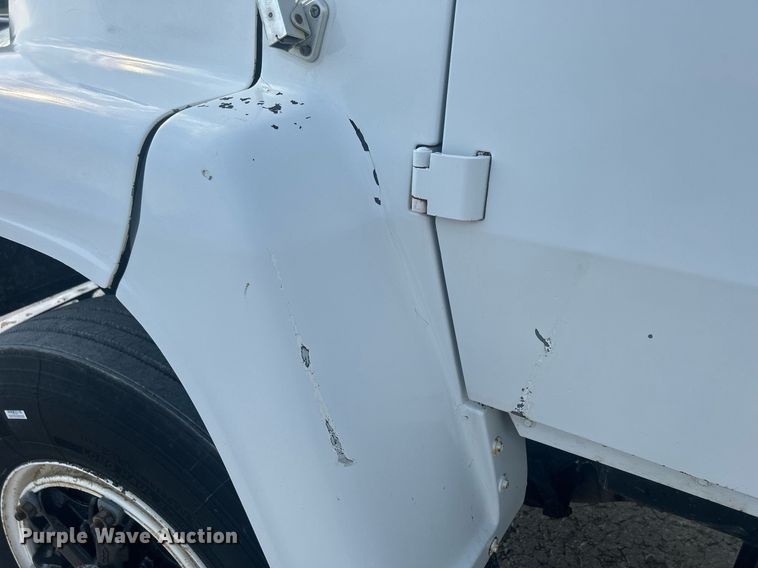 image for item DQ0910 1993 Ford L7000  refuse truck