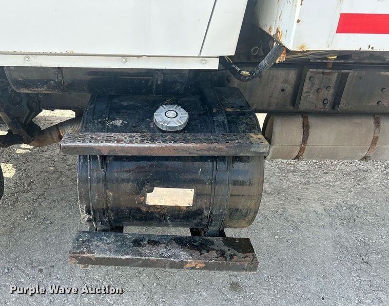 image for item DQ0910 1993 Ford L7000  refuse truck