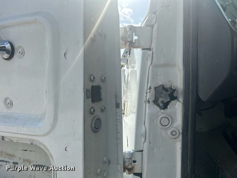 image for item DQ0910 1993 Ford L7000  refuse truck