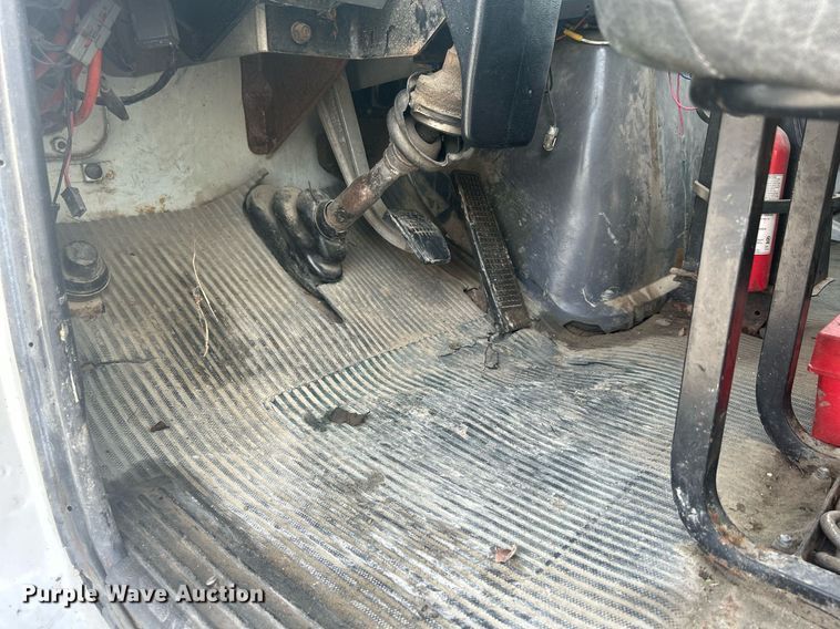 image for item DQ0910 1993 Ford L7000  refuse truck