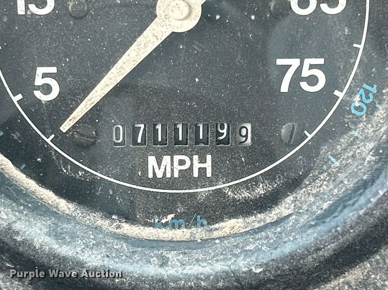 image for item DQ0910 1993 Ford L7000  refuse truck