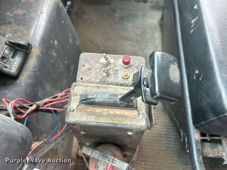 image for item DQ0910 1993 Ford L7000  refuse truck