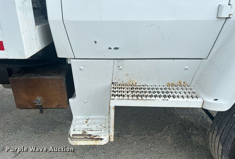 image for item DQ0910 1993 Ford L7000  refuse truck