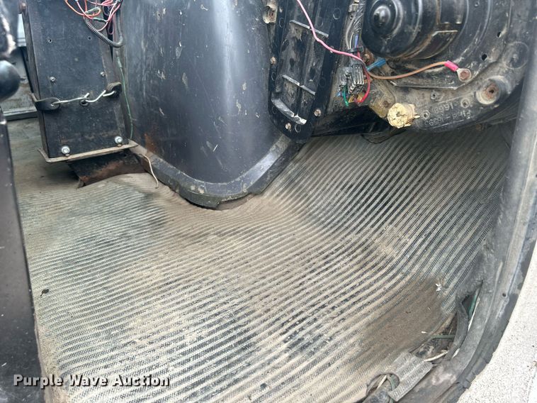 image for item DQ0910 1993 Ford L7000  refuse truck