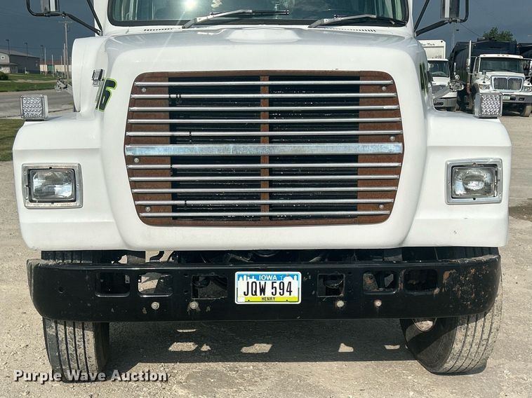 image for item DQ0910 1993 Ford L7000  refuse truck