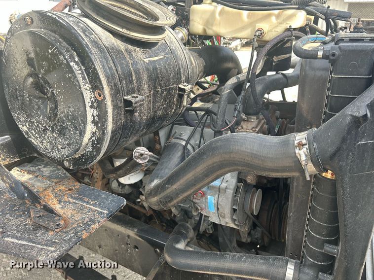 image for item DQ0910 1993 Ford L7000  refuse truck