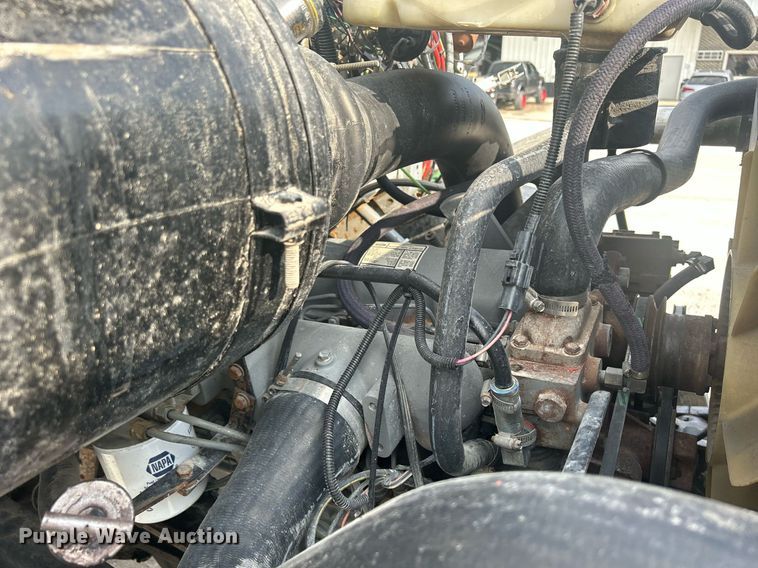 image for item DQ0910 1993 Ford L7000  refuse truck