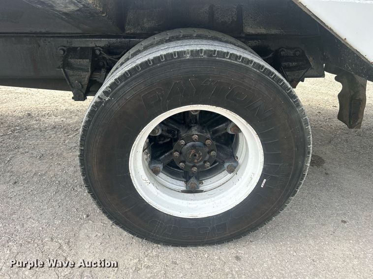 image for item DQ0910 1993 Ford L7000  refuse truck