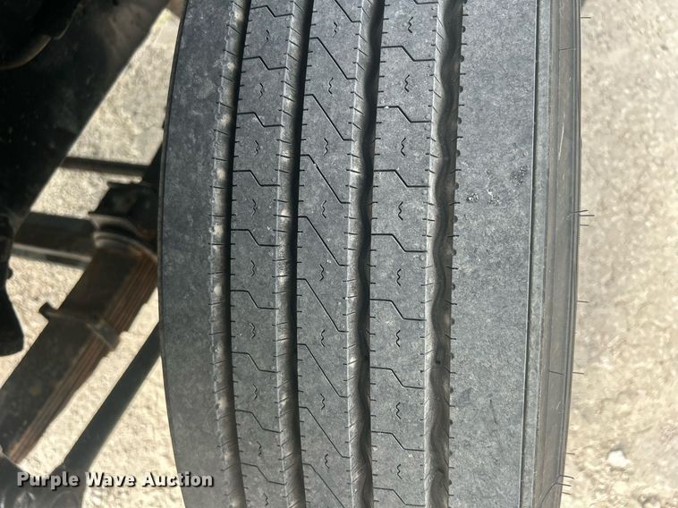 image for item DQ0910 1993 Ford L7000  refuse truck