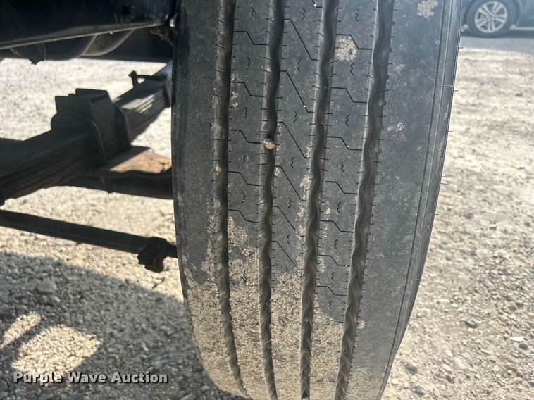 image for item DQ0910 1993 Ford L7000  refuse truck