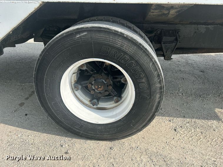 image for item DQ0910 1993 Ford L7000  refuse truck