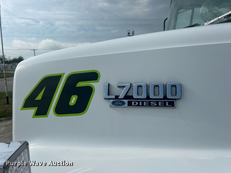 image for item DQ0910 1993 Ford L7000  refuse truck