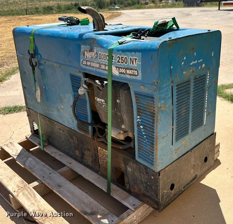 image for item DQ1390 Miller Bobcat 250NT welder/generator