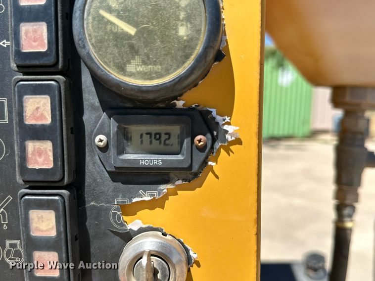 image for item DQ1392 2015 Mclaughlin VX30-500 vacuum excavator