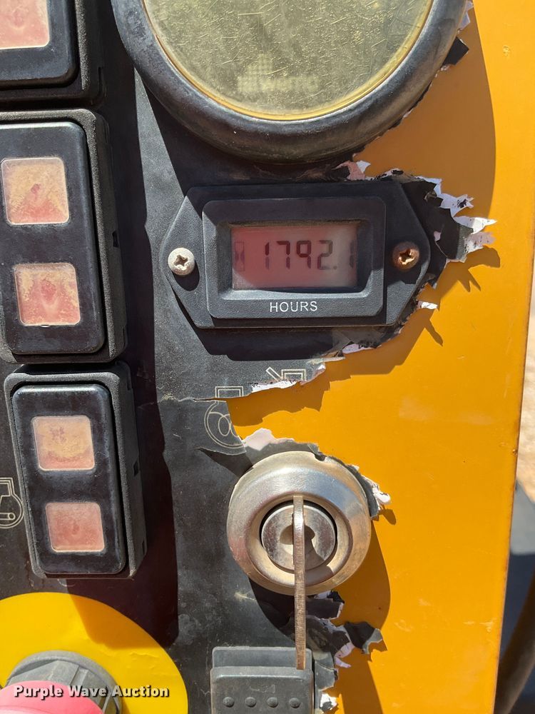 image for item DQ1392 2015 Mclaughlin VX30-500 vacuum excavator