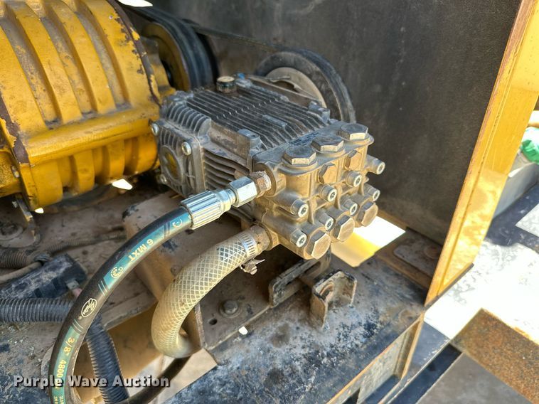 image for item DQ1393 2010 Vac-Tron LP 555DT vacuum excavator