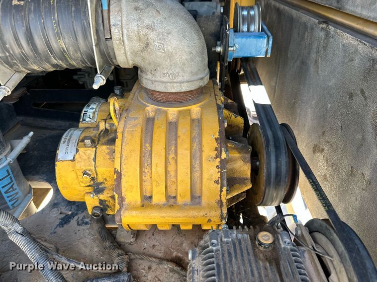 image for item DQ1393 2010 Vac-Tron LP 555DT vacuum excavator