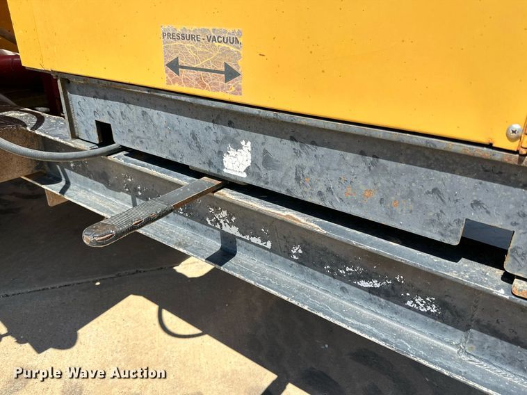 image for item DQ1393 2010 Vac-Tron LP 555DT vacuum excavator