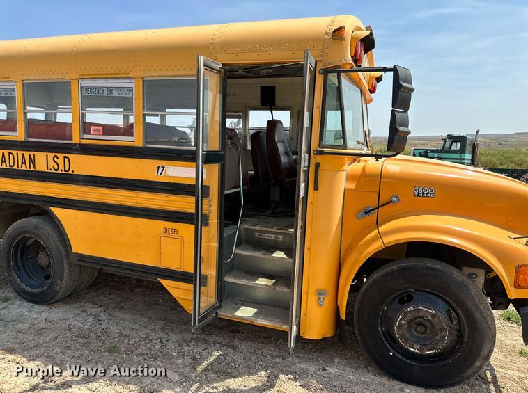 image for item DQ1398 1999 International 3800  school bus