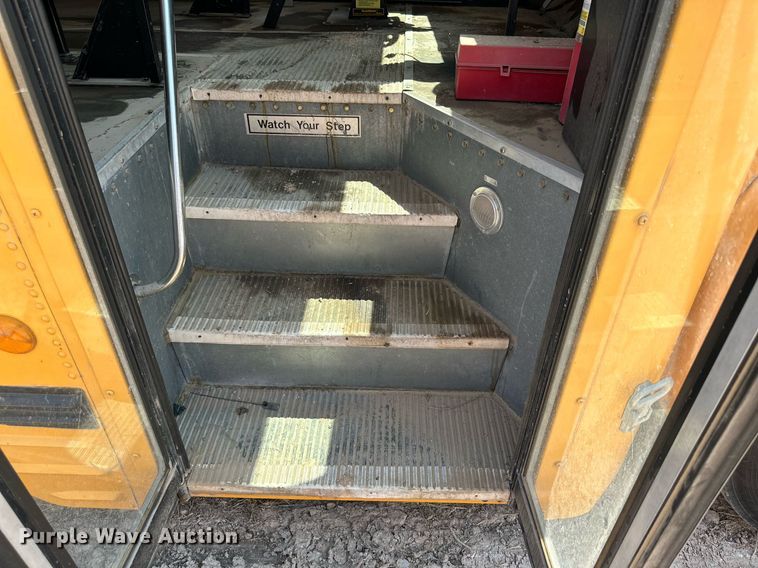 image for item DQ1398 1999 International 3800  school bus