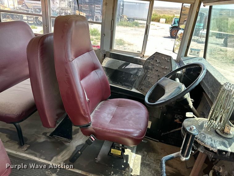 image for item DQ1398 1999 International 3800  school bus