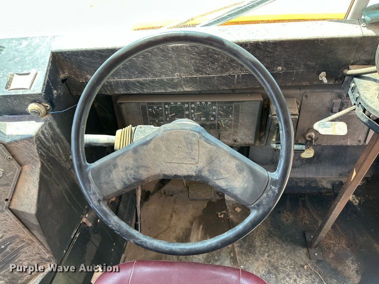 image for item DQ1398 1999 International 3800  school bus