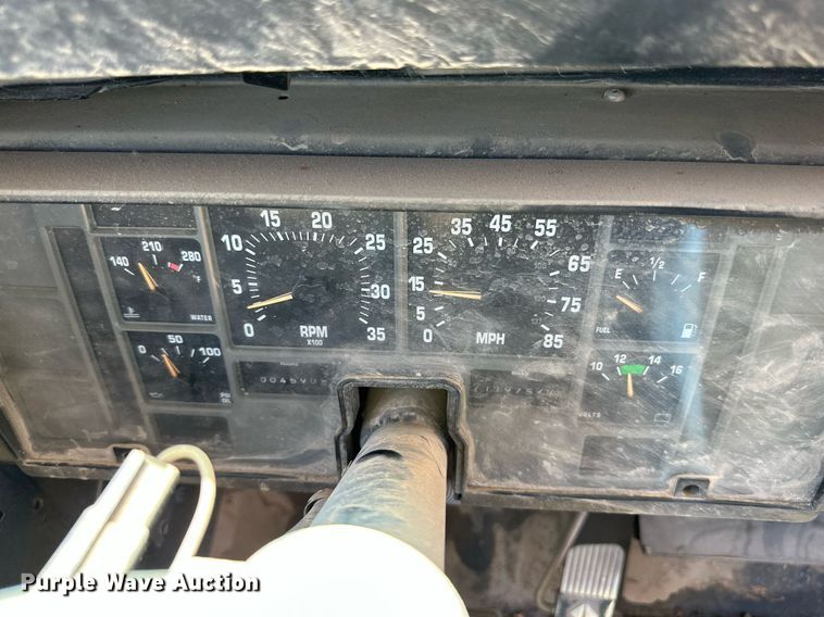 image for item DQ1398 1999 International 3800  school bus