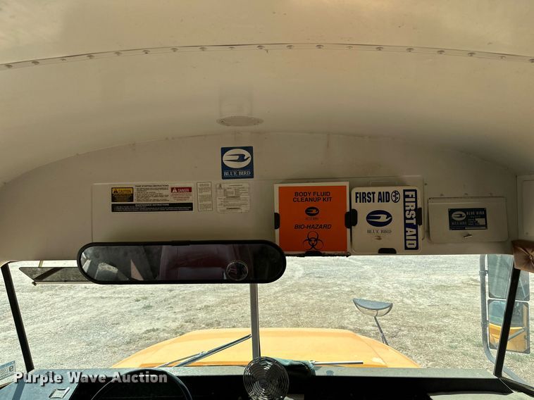 image for item DQ1398 1999 International 3800  school bus