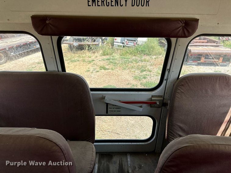 image for item DQ1398 1999 International 3800  school bus