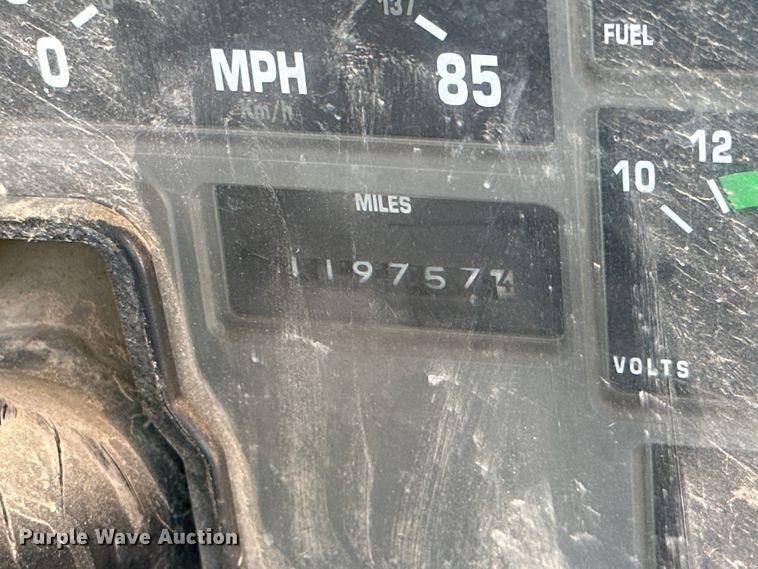 image for item DQ1398 1999 International 3800  school bus