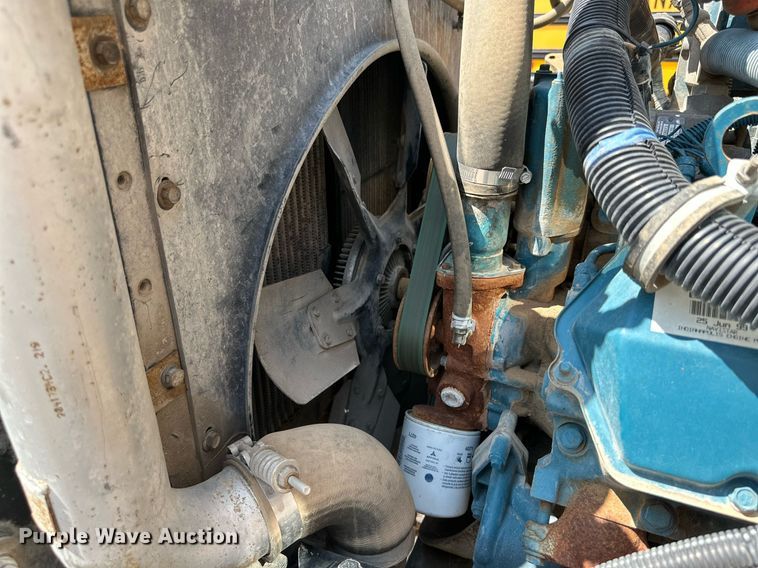 image for item DQ1398 1999 International 3800  school bus