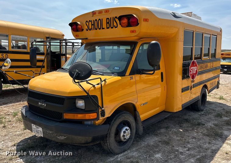 image for item DQ1399 2004 Chevrolet Express G3500  school bus