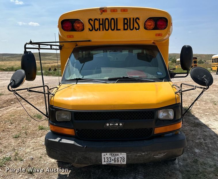 image for item DQ1399 2004 Chevrolet Express G3500  school bus