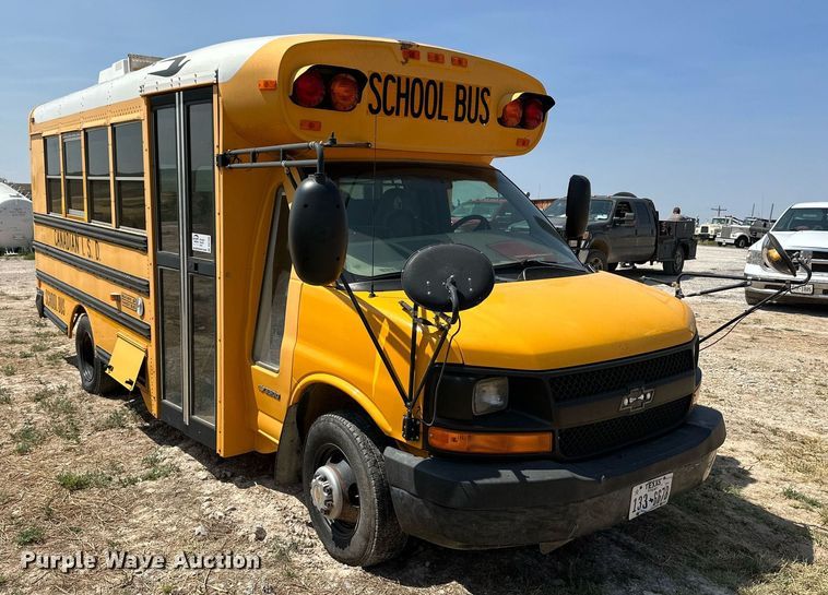 image for item DQ1399 2004 Chevrolet Express G3500  school bus